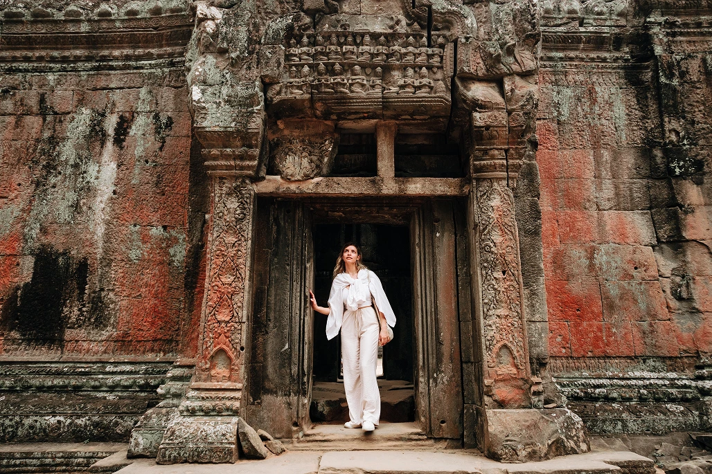 lady in front of an ancient place